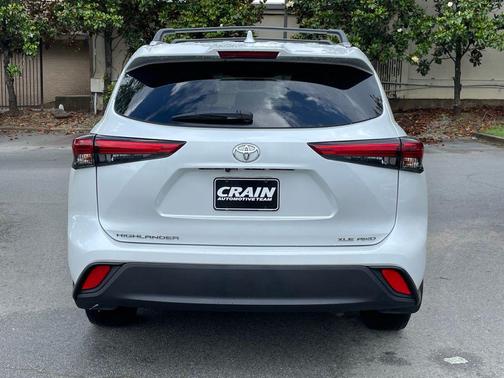 Pearl 2022 Toyota Highlander XLE