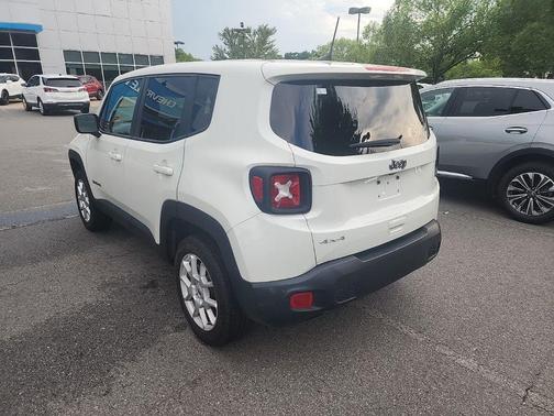 Alpine White Clearcoat 2023 Jeep Renegade Latitude