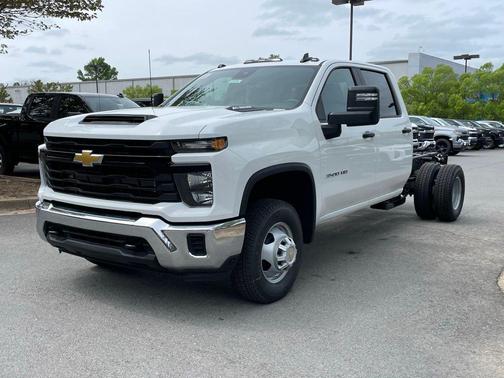 Summit White 2026 Chevrolet Silverado 3500 WT