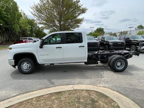 Summit White 2026 Chevrolet Silverado 3500 WT