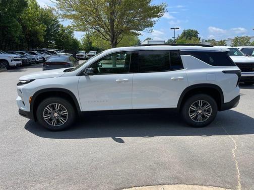 Summit White 2026 Chevrolet Traverse LT