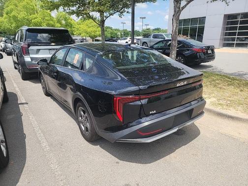 Aurora Black Pearl 2025 Kia K4 LXS