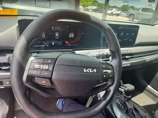 Aurora Black Pearl 2025 Kia K4 LXS