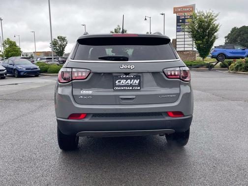 Sting Gray Clearcoat 2024 Jeep Compass Limited