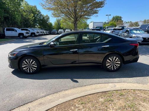 Super Black 2024 Nissan Altima 2.5 SV