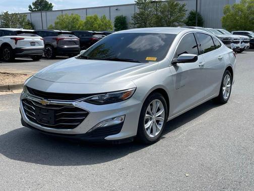 Silver Ice Metallic 2022 Chevrolet Malibu FWD LT