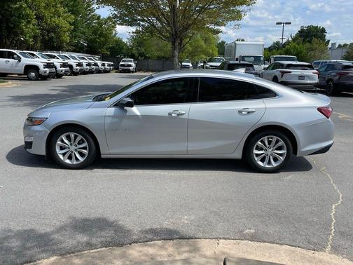 Silver Ice Metallic 2022 Chevrolet Malibu FWD LT