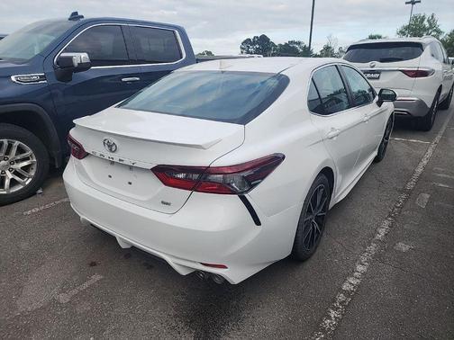 White 2022 Toyota Camry SE