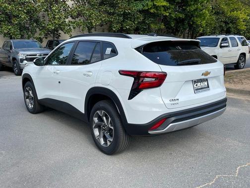 Summit White 2026 Chevrolet Trax LT