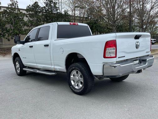 Bright White Clearcoat 2024 RAM 2500 Big Horn Crew Cab 4x4 6'4' Box