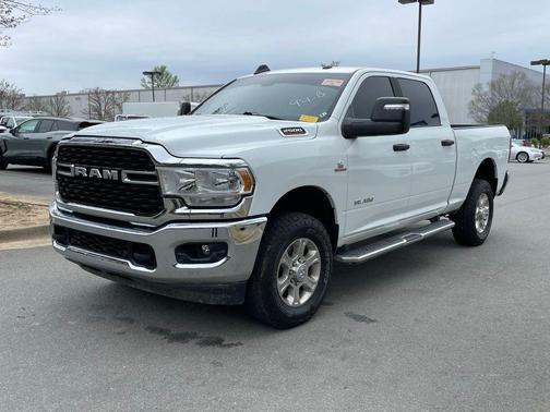 Bright White Clearcoat 2024 RAM 2500 Big Horn Crew Cab 4x4 6'4' Box