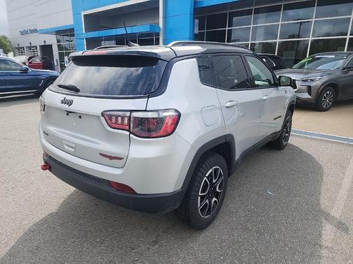 Silver Zynith Metallic Clearcoat 2024 Jeep Compass Trailhawk