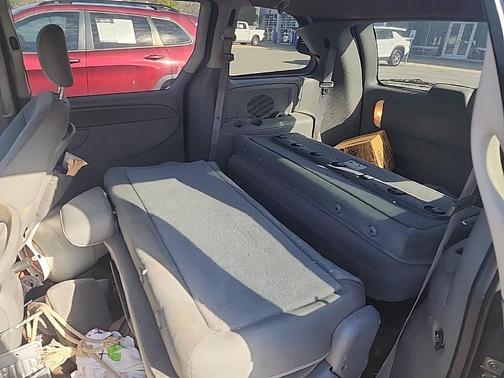 2006 Chrysler Town & Country Base