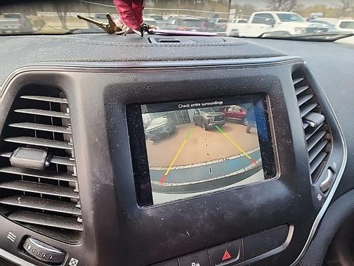 Bright White Clearcoat 2020 Jeep Cherokee Altitude