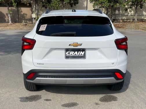 Summit White 2025 Chevrolet Trax LT