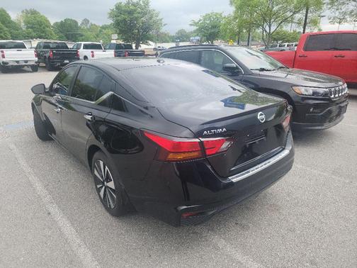 Super Black 2021 Nissan Altima 2.5 SV