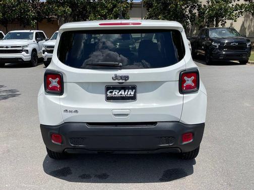 Alpine White Clearcoat 2023 Jeep Renegade Latitude