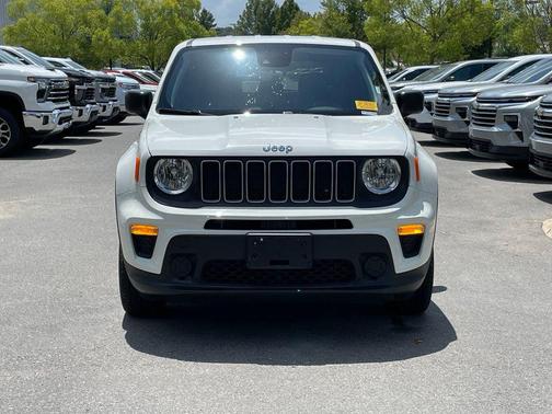 Alpine White Clearcoat 2023 Jeep Renegade Latitude