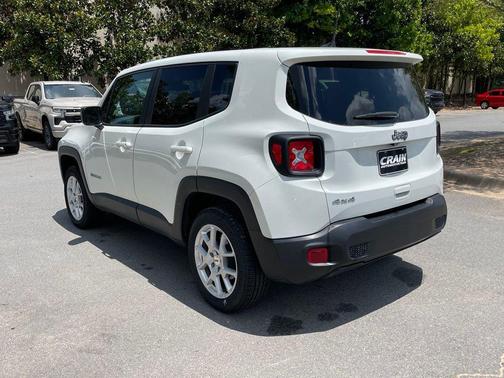 Alpine White Clearcoat 2023 Jeep Renegade Latitude