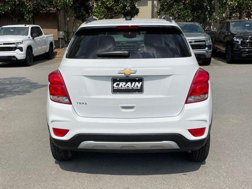 Summit White 2022 Chevrolet Trax LT