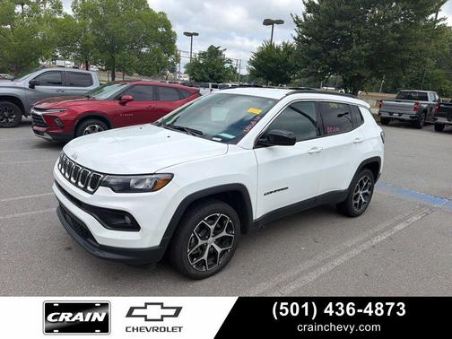 Bright White Clearcoat 2024 Jeep Compass Latitude