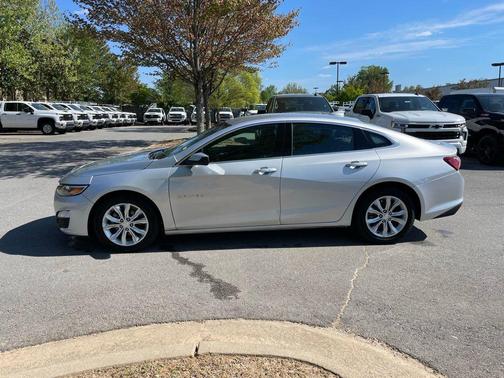 Silver Ice Metallic 2022 Chevrolet Malibu FWD LT