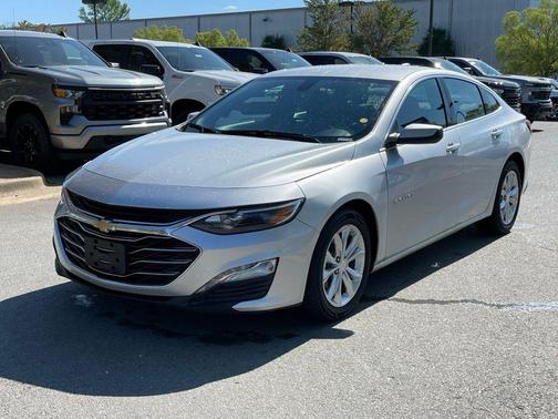 Silver Ice Metallic 2022 Chevrolet Malibu FWD LT