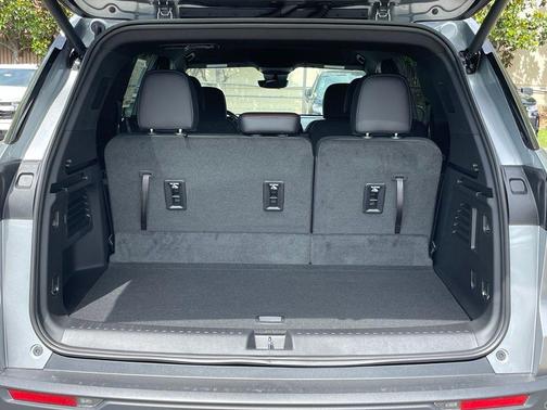Sterling Gray Metallic 2026 Chevrolet Traverse AWD Z71