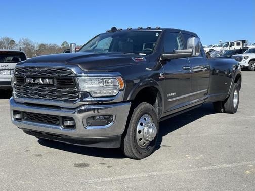 2022 RAM 3500 Limited Crew Cab 4x4 8' Box