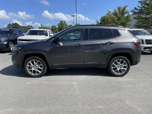 2022 Jeep Compass Latitude Lux