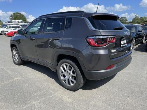 2022 Jeep Compass Latitude Lux