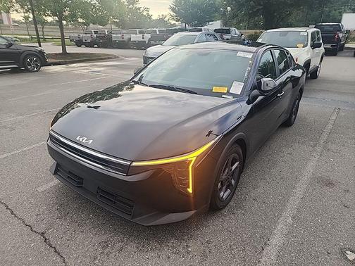 Aurora Black 2025 Kia K4 LXS