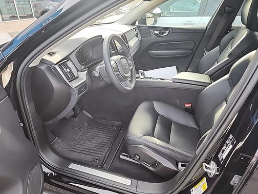 2023 Volvo XC60 B5 Core