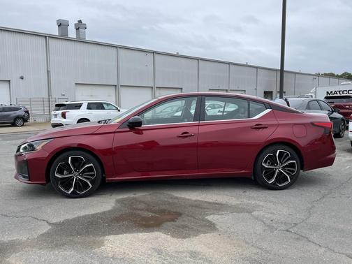 2023 Nissan Altima SR FWD