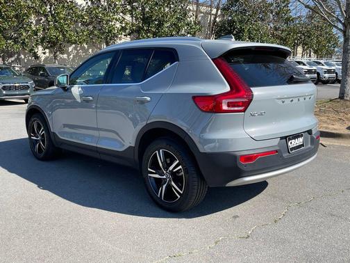 2025 Volvo XC40 B5 Core Bright Theme