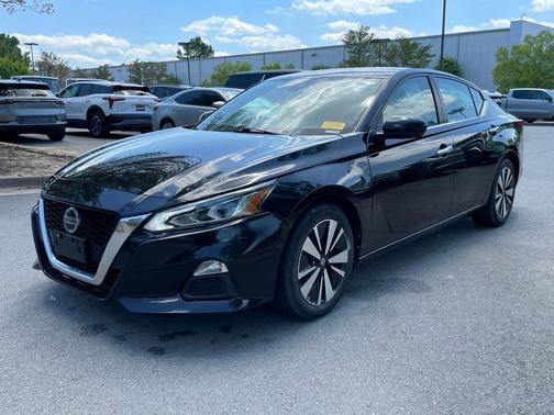Super Black 2022 Nissan Altima 2.5 SV