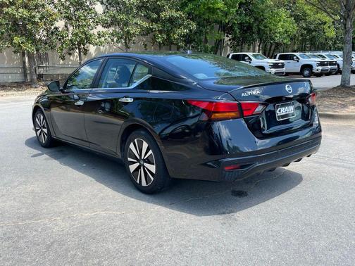 Super Black 2022 Nissan Altima 2.5 SV