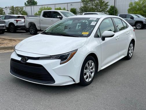 Wind Chill Pearl 2024 Toyota Corolla LE