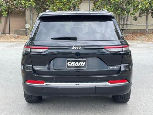 Diamond Black Crystal Pearlcoat 2024 Jeep Grand Cherokee Limited