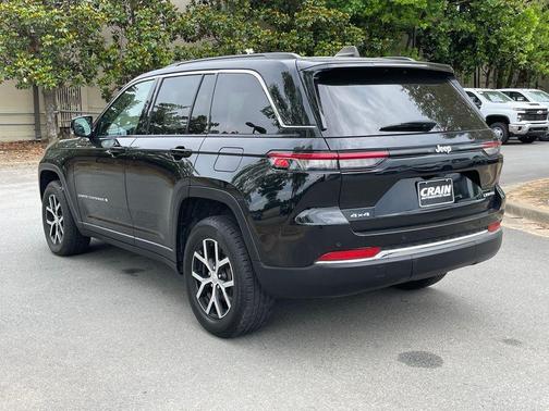 Diamond Black Crystal Pearlcoat 2024 Jeep Grand Cherokee Limited