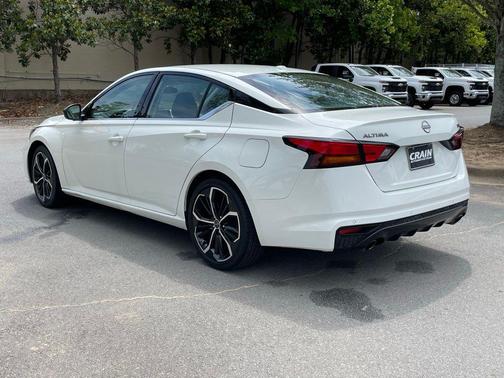 Glacier White 2024 Nissan Altima SR FWD