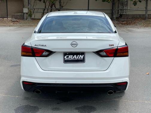 Glacier White 2024 Nissan Altima SR FWD