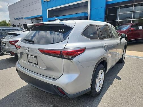 Celestial Silver Metallic 2023 Toyota Highlander LE