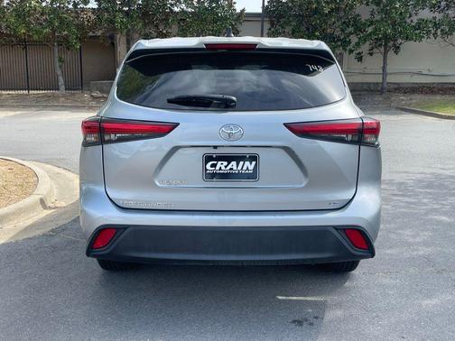 Celestial Silver Metallic 2023 Toyota Highlander LE