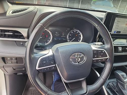 Celestial Silver Metallic 2023 Toyota Highlander LE