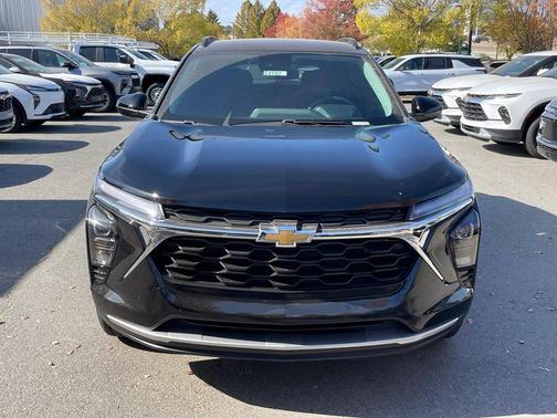 Black Metallic 2026 Chevrolet Trax LT