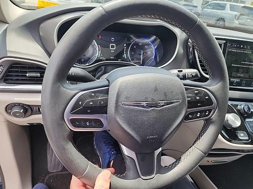 Fathom Blue Pearlcoat 2023 Chrysler Pacifica Touring L