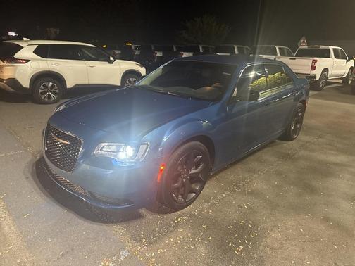 2022 Chrysler 300 Touring