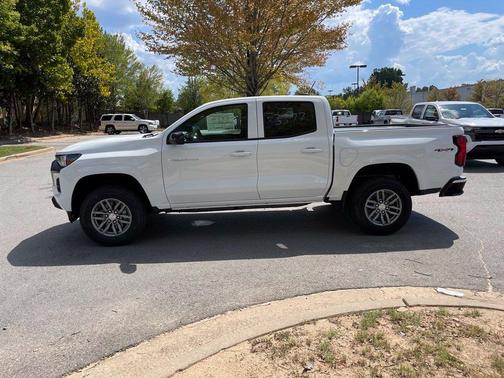 Summit White 2026 Chevrolet Colorado LT