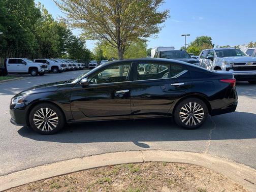 Super Black 2024 Nissan Altima 2.5 SV